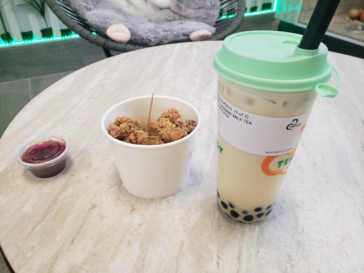 📼Peachy64📼 (C0mms Closed) on Twitter "Checked out a new boba shop near