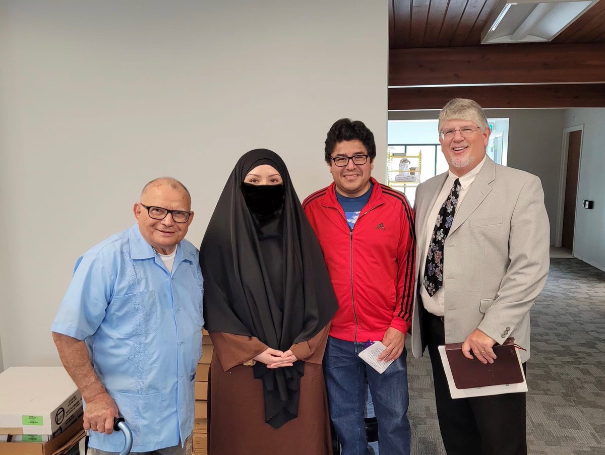 deffonotflavia's tweet image. This is my ex-pastor (in the blue), make dua for him to become muslim!!
He’s such a sweet elderly man, always advocates for God. He just needs a little push in the right direction 🫶🥹