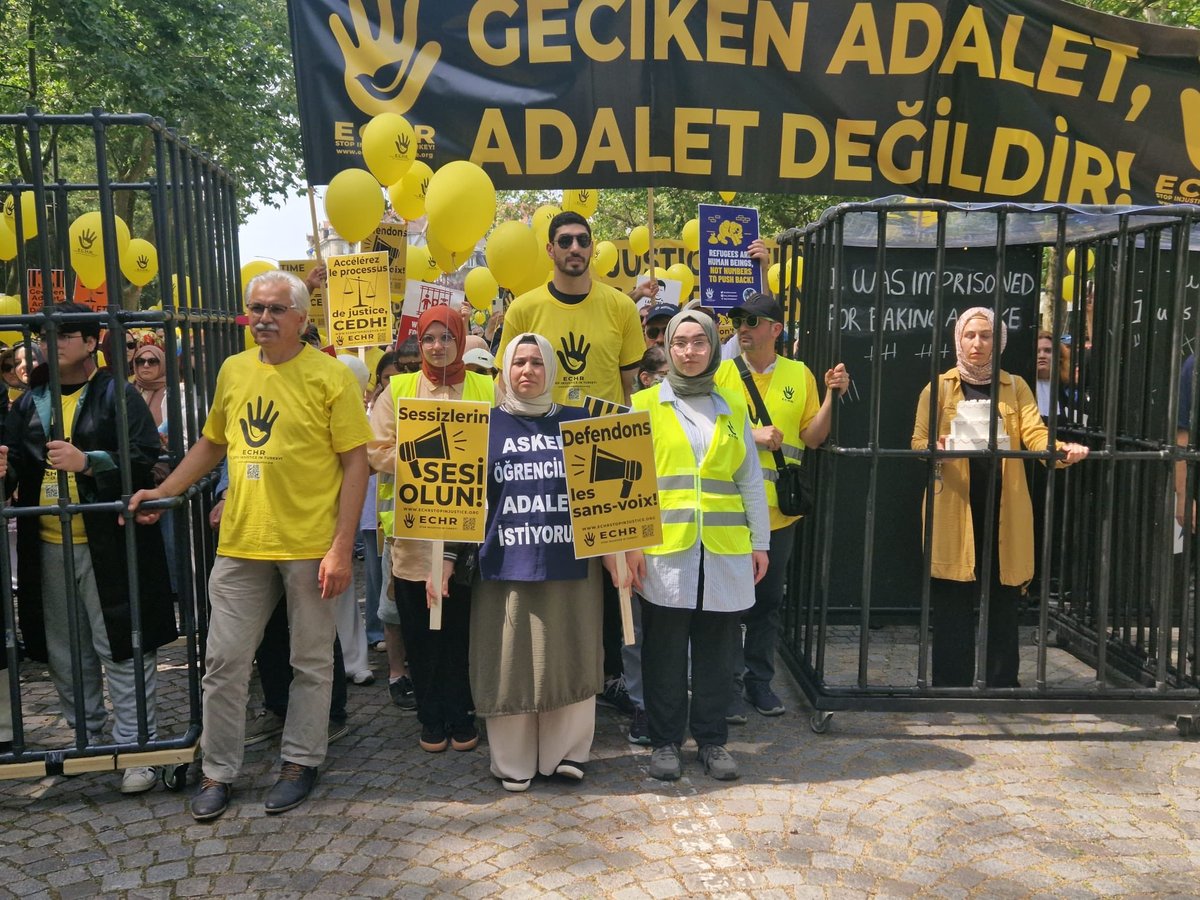 Biz ölüyoruz, kaybediliyoruz. İşkence görüyoruz.

Çocuklarımız soykırıma dayanamayıp, canına kıyıyor.

Sizin sessizliğinizin bize zulüm olarak yağdığını görmüyor musunuz? @ECHR_CEHD

ECHR TakeAction
SesVer AiHM