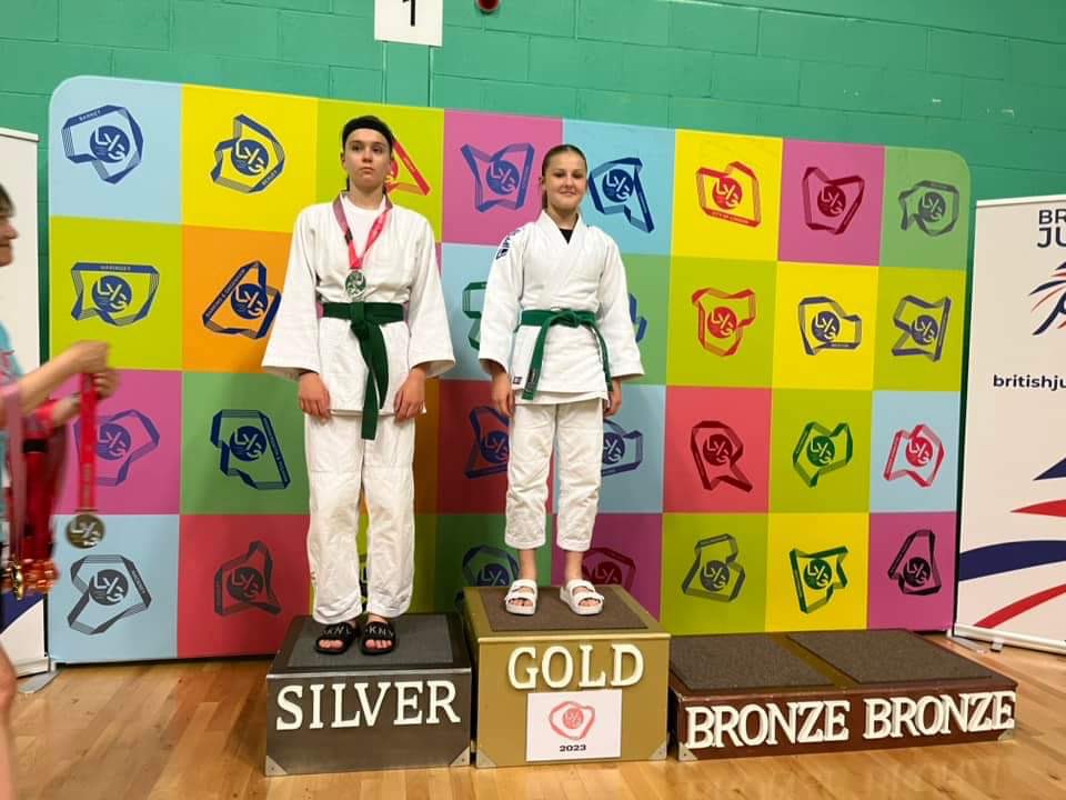 CDarwinPE's tweet photo. Our very own Elizabeth in Year 8 fought in a judo competition for Charles Darwin School as part of the Bromley team at the London Youth Games. Elizabeth came away with the gold medal in the u52kg 12-15 year olds category. So proud 🏆 #Darwinner https://t.co/m6RRiYQGwJ