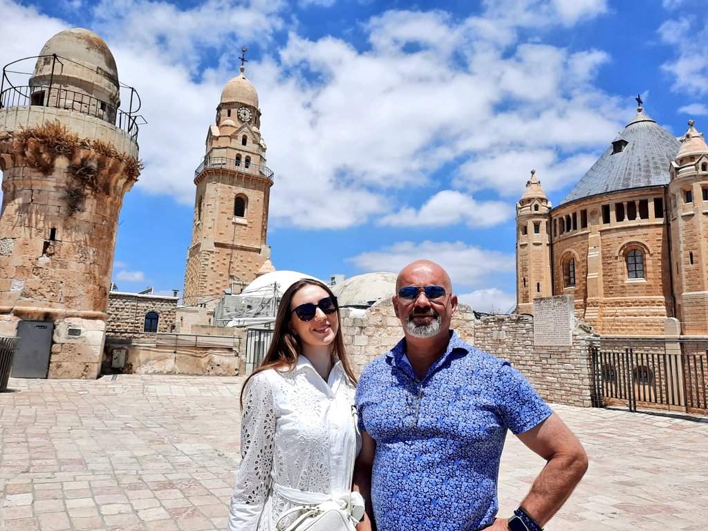 Encore des touristes heureux aujourd'hui à #Jérusalem avec notre organisme Tiyoul Tov ! Cette fois-ci des adorables #Bretons de #Châteaugiron !
Ils ont passé une journée magique avec beaucoup d'émotions, d'humour, d'histoire, de géopolitique et de gastronomie dans notre belle