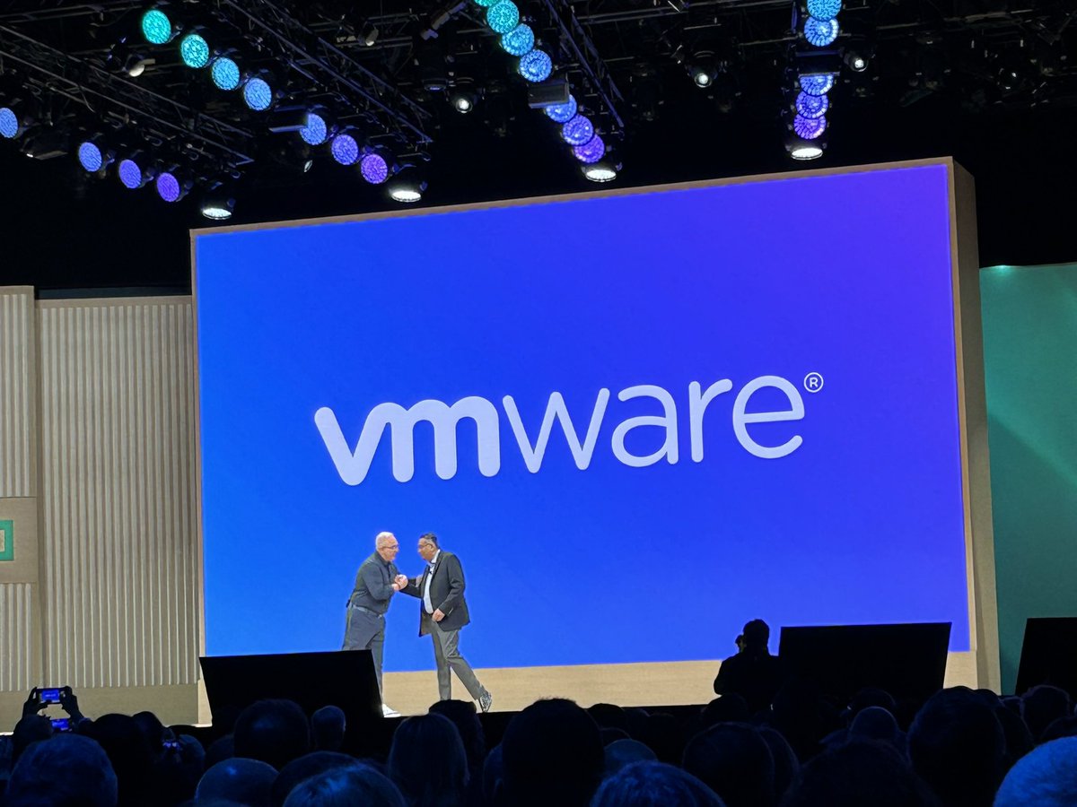 dvellante's tweet photo. Nice to see @VMware @RaghuRaghuram on stage at #HPEDiscover. HP/HPE has always been a big VMware partner but w Dell's ownership @HPE had to find differentiation. Spinout &amp; @Broadcom acquisition gives new life to the partnership #GreenLake https://t.co/oVTfEQviEI