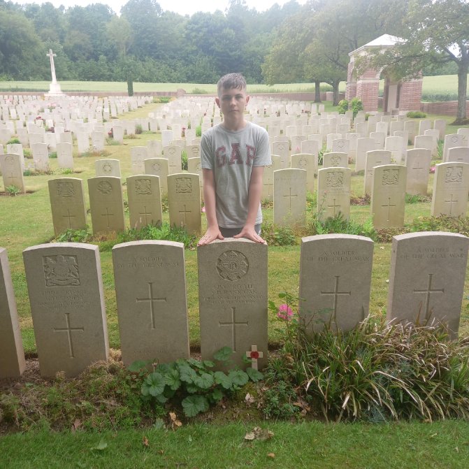 LornshillSocSub's tweet photo. Moments like these make the Battlefields Experience. Grave visits to relatives who fell in the Great War for 3 pupils and one staff member: William, Holly, Nathan and Miss Gillon. We will remember them - 7th @Lorshill Pals https://t.co/gQ3rgfKH0O
