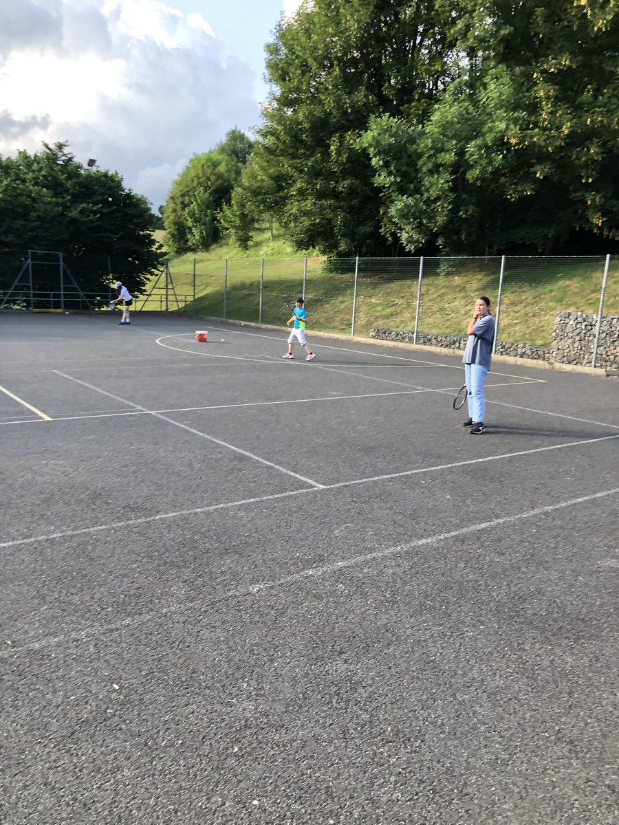 Another great turnout for our tennis academy this evening! Awesome to see more boarders joining! #NationalBoardingWeek #iloveboarding @SexeysSchool @SexeysSport @BSAboarding @BoardingSchDir @cullenhp_helen @SomersetLTA