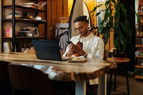 east_sj's tweet photo. Here's a brief rundown of the habits to kick while working from home. #careertips #selfdevelopment  https://t.co/3KFTnuKJpH https://t.co/gCKGvAvRcX