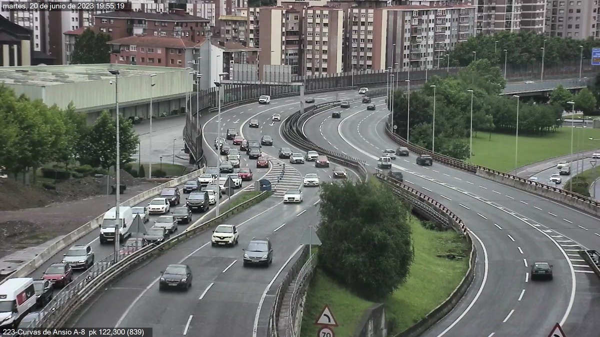 🚙 #Istripua #A8 Km 122 #Barakaldo-n Irungo norantzan.
📢 Bi errei itxita,…