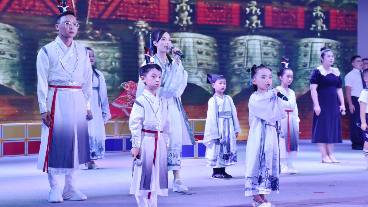 #AwesomeKids
Here are pictures from the site of the #Wenchang #ParentChild Contest of #ChineseClassics Recitation. The event was recognized highly by the parents as family recitation is not only a great way to arouse kids’ interest in learning the classical culture but also helps…