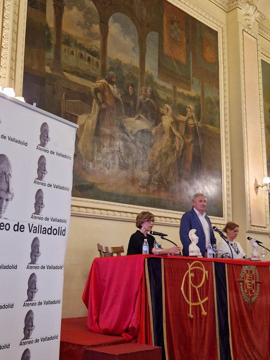 jmguimerans's tweet photo. De las "instituciones" culturales de #Valladolid, que unas cuantas hay, hoy se da la circunstancia de juntar ¡a 5! #LolaHerrera, @angelicatanarro, #mariabolaños, @ateneovall y #CirculodeRecreo. Lujos de vivir a la orilla del Pisuerga. @infoVLL https://t.co/asHMQWXFff