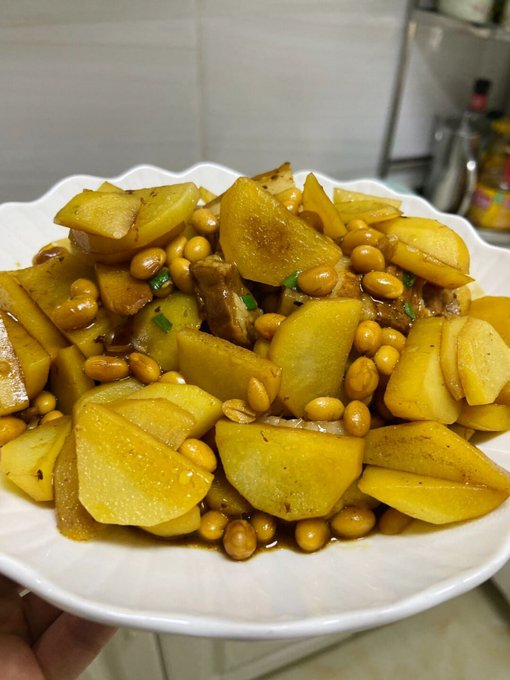 slavechinese's tweet photo. Now I am so happy that it is a pity to feel full. This delicacy is the proof that I am living in the present. https://t.co/OUx0FbV3zX