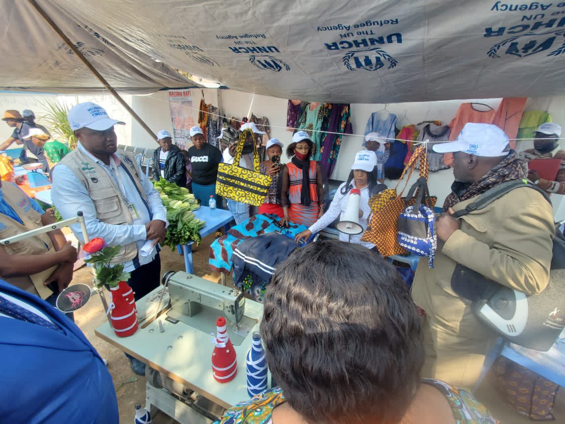 MonniCathie's tweet photo. 📍#Lubumbashi
#JourneeMondialeDesRefugies #20juin 
Journée porte ouverte:
Visite des autorités provinciales du #HautKatanga au guichet unique des partenaires du #HCR #Kalemie

Une occasion pour le public de découvrir les réalisations des #réfugiés dans divers secteurs économiques https://t.co/ZrArCsyZp7