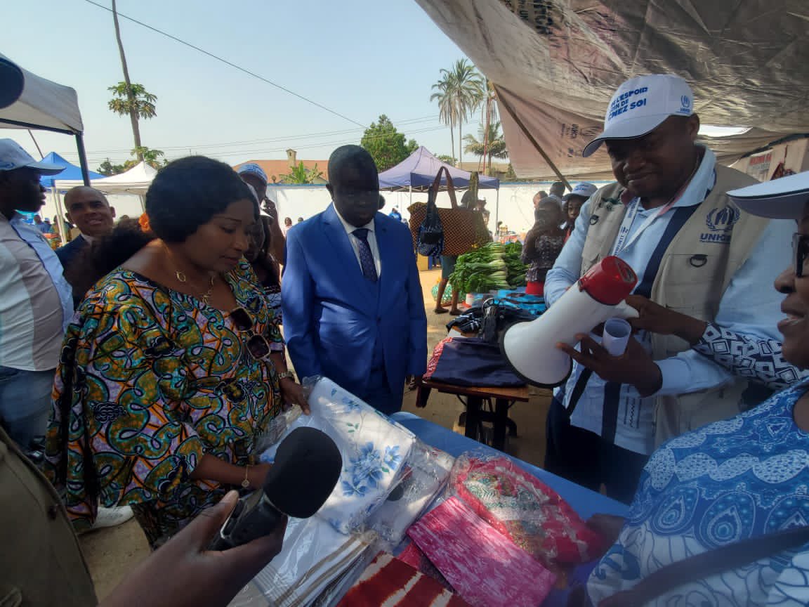 MonniCathie's tweet photo. 📍#Lubumbashi
#JourneeMondialeDesRefugies #20juin 
Journée porte ouverte:
Visite des autorités provinciales du #HautKatanga au guichet unique des partenaires du #HCR #Kalemie

Une occasion pour le public de découvrir les réalisations des #réfugiés dans divers secteurs économiques https://t.co/ZrArCsyZp7