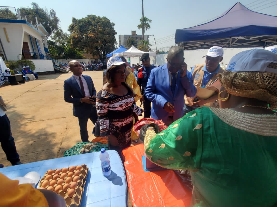 MonniCathie's tweet photo. 📍#Lubumbashi
#JourneeMondialeDesRefugies #20juin 
Journée porte ouverte:
Visite des autorités provinciales du #HautKatanga au guichet unique des partenaires du #HCR #Kalemie

Une occasion pour le public de découvrir les réalisations des #réfugiés dans divers secteurs économiques https://t.co/ZrArCsyZp7