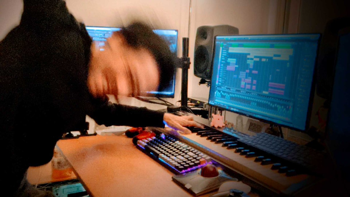 SOKENsquareenix's tweet photo. Little Soken in PS5 with FFXVI pre-downloaded has started going through a warm-up before playing
Are you ready too?
#FF16 #FFXVI https://t.co/0B1wfclGSb