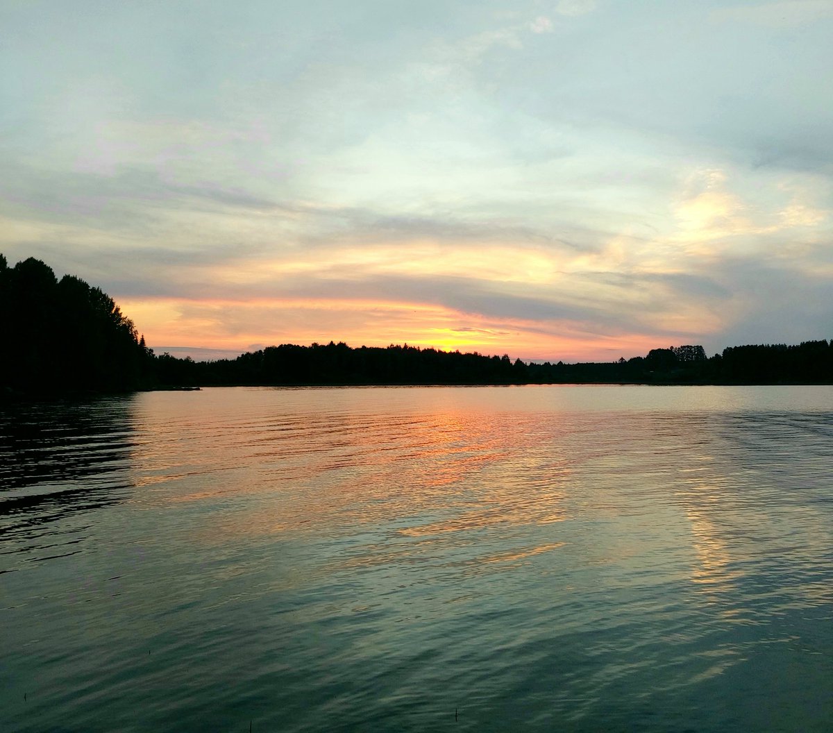 It's 11.28pm, +16.4°C, clear, no wind. The length of day in Sotkamo, Finland 21h 8min today. Yet another beautiful sunset at Haapalanlahti Bay of Lake Sapso. Wishing you all a peaceful night!