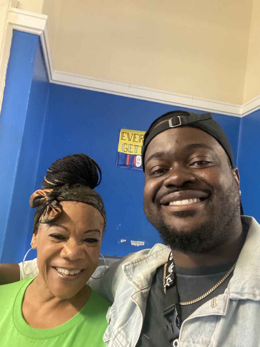 Visited my fifth grade teacher today before she retired and the way she used the “he’s a doctor” card to all her colleagues, you would’ve thought she was my mom. One student told me he wants to be a doctor too. Mentoring a future EM Warrior 💪🏿. #RepresentationMatters