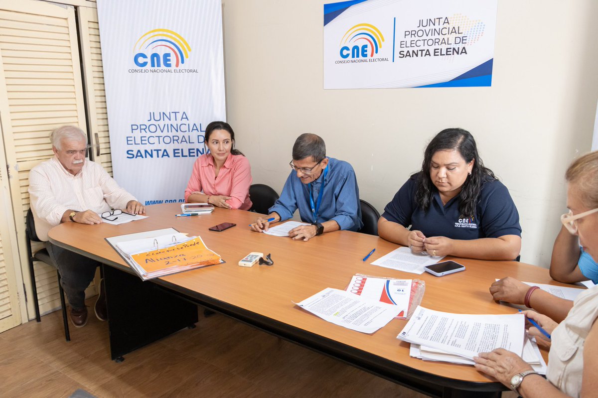 CNE_StaElena's tweet photo. 📍AHORA | En Sesión Ordinaria No. 0️⃣2️⃣ de la #JPE de Santa Elena, con 4 votos a favor y una abstención, se designó a Ibette Mejía Salinas como vicepresidenta de este cuerpo colegiado de carácter temporal. 

#EleccionesAnticipadas2023Ec 🇪🇨 https://t.co/15vg66bn34