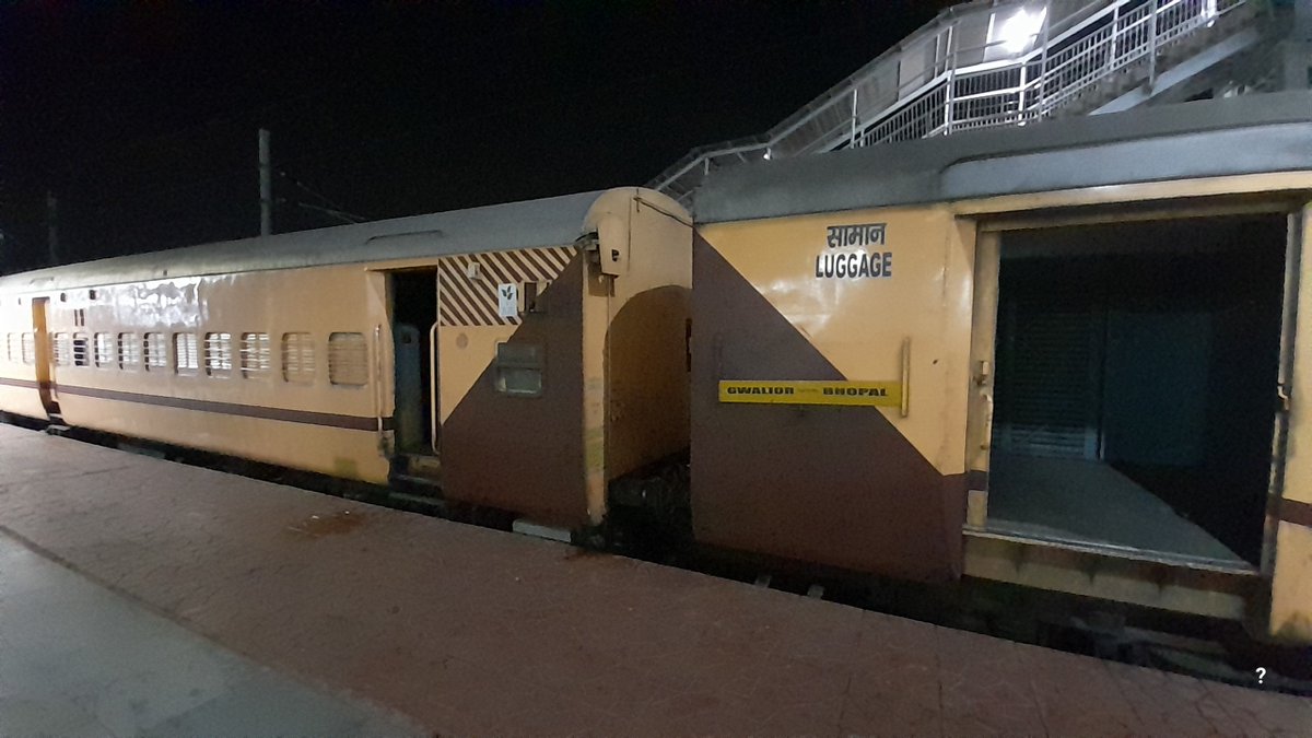 Ankit38648's tweet photo. @RailMadad @RailMinIndia 

please ensure saftey and hygien for female at gwalior railway station pf 2/3 https://t.co/K8kgDQ2z0x