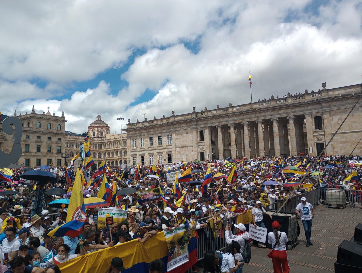 Enrique_GomezM's tweet photo. Aquí están los buenos ciudadanos #LaMarchaDeLaMayoría. Nada de montajes o discursos violentos. Defenderemos nuestra patria https://t.co/HghDXujxek