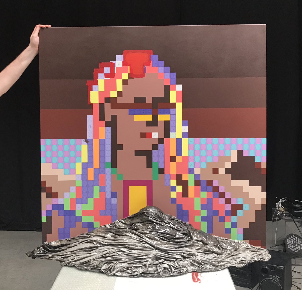 CryptoMadonne's tweet photo. ☀️ GN Holy Fam 🌙
Last 12 Hours to mint the “Beyond Reality“ open edition 🔥
Here the pictures of the physical piece that will be gift to one of the owners of the NFT in collab with @4kmira 
🌈 Link below ⬇️ https://t.co/twy2VibbVm