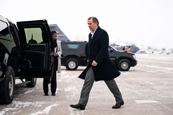 FeistyLibLady's tweet photo. Let's break this down for the lying GOP.

Hunter Biden is a private citizen. He took responsibility for actions he took while he was seriously addicted to drugs.

This investigation went on for 5 years and  his father, President Joe Biden was not found to have done 1 damn thing wrong.

Joe Biden kept the Trump appointed attorney to ensure his independence from this case.

Joe Biden does not believe he or members of his family are above the law but Trump and the GOP believe Donald J Trump and his family are way above the law.
#BidenHarris2024 #StopGOPLies #FreshResists