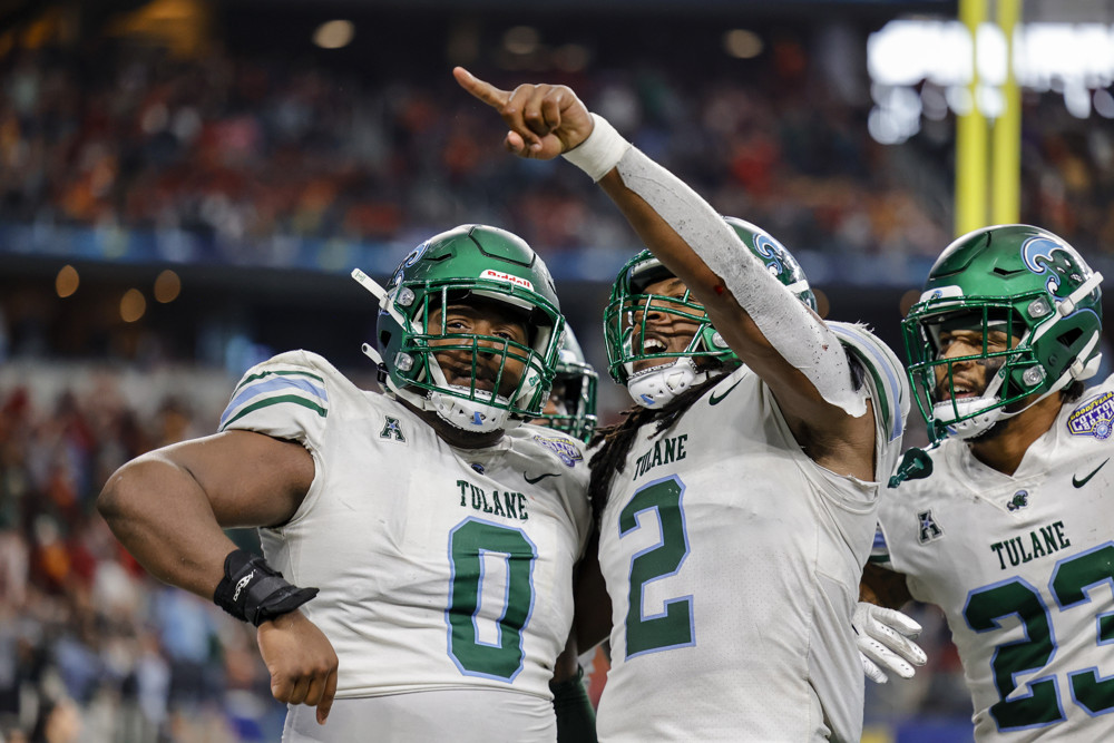 football_sis's tweet photo. SIS Preseason All-AAC Defensive Tackle: Patrick Jenkins (@lah_pat94)

Jenkins is the only returning AAC DT to earn 10+ Pass Defense Total Points and 10+ Run Defense Total Points 😤

Tulane (@GreenWaveFB) has a force on the defensive line.

#RollWave https://t.co/kWIolPQwgR