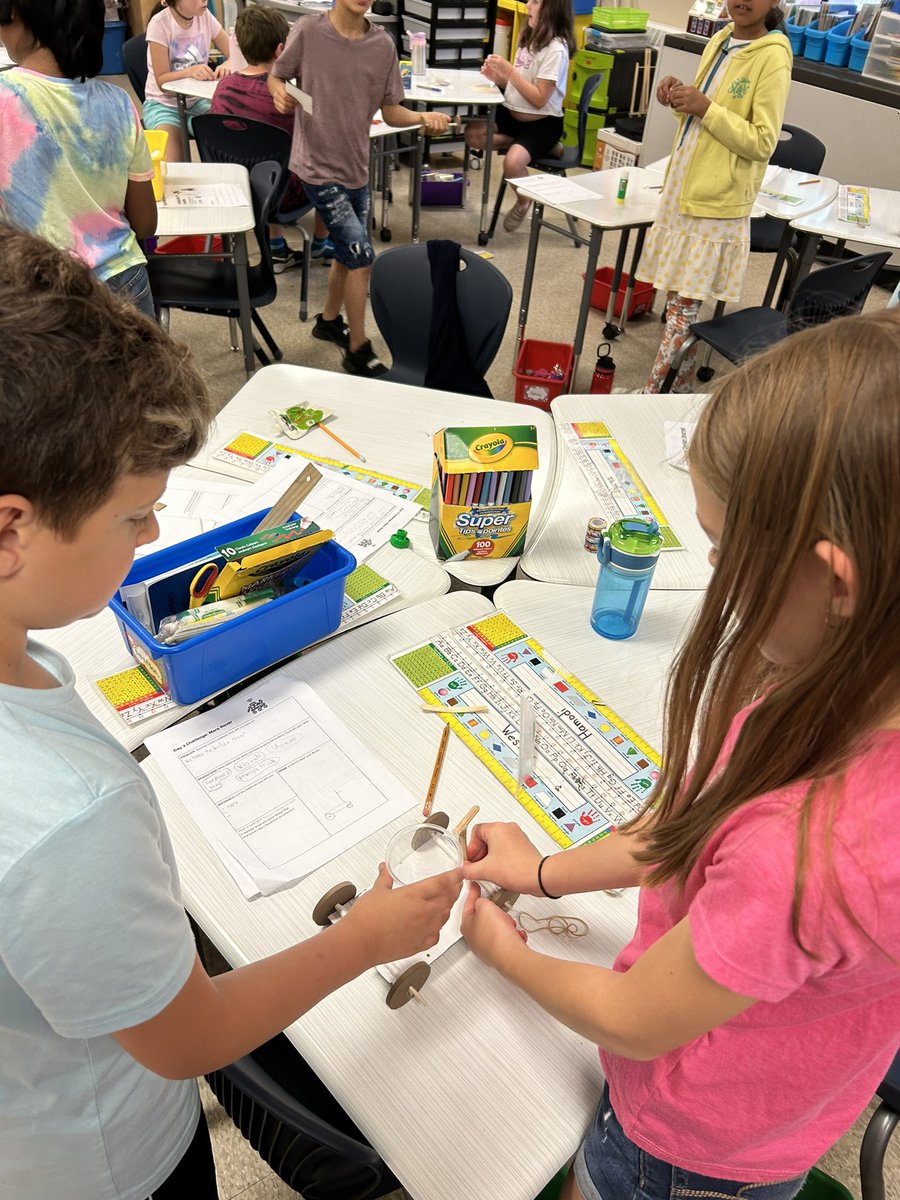 lesliejfoster's tweet photo. Another resounding success from our Gr 3 engineers with outstanding designs of Mars Rovers for the Mission to Mars STEM challenge! @DDSB_STEM @DDSBSchools @CoronationPS #collaboration #STEM https://t.co/JaUR5B9oc2