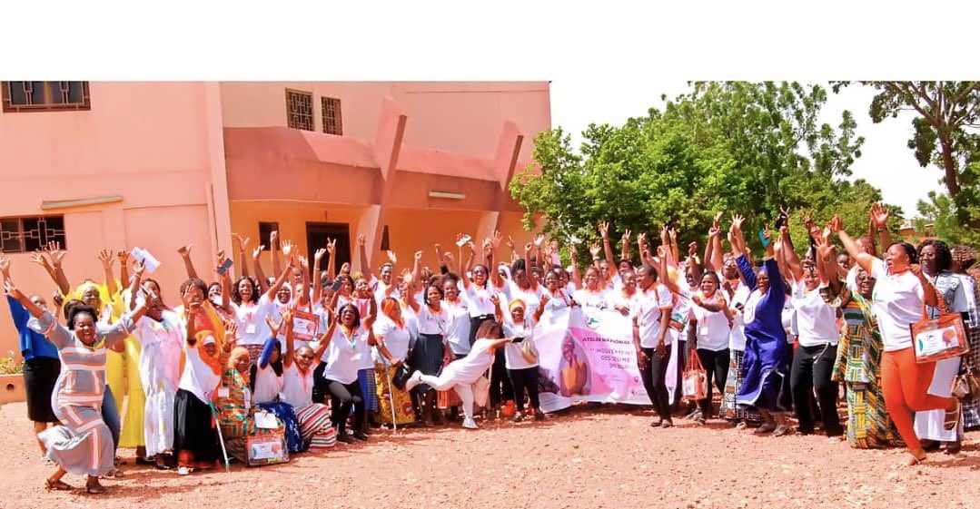 Fedsburkina's tweet photo. L’@adep_pugsada lance officiellement le mouvement féministe des jeunes filles au #BF ce lundi 19/06/023 à ouaga. 

Il a été financé par #FJS et #OXFAM qui a permis de mobiliser plus de 120 jeunes filles et femmes de 6 régions du BF.

https://t.co/dyOOkm1mqV https://t.co/W9uWYwNgoL