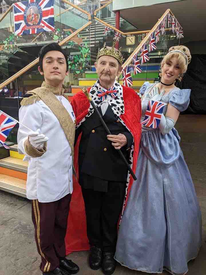 👑🏴󠁧󠁢󠁥󠁮󠁧󠁿Come along and visit us at 10:30 am on Saturday 24th June for a George and the dragon story time - told by the king himself!

⏰ Event info &amp; performance timings at: hyndburnbc.gov.uk/connectingcult…

(Pictured with Just Imagine UK who are performing at 2:30pm on the day)