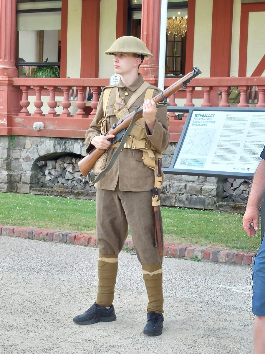 verulam_history's tweet photo. Bayernwald, Passchendaele Memorial Museum, show and tell, Zonnebeke to Tyne Cot Cemetery &amp; Langermarck Cemetery. At Tyne Cot, student Charlie paid his respect to his relative, Selwyn Helliwell, listed on one of the missing in action columns. @AngliaTours #verulambattlefield https://t.co/HY1jY6kzbF