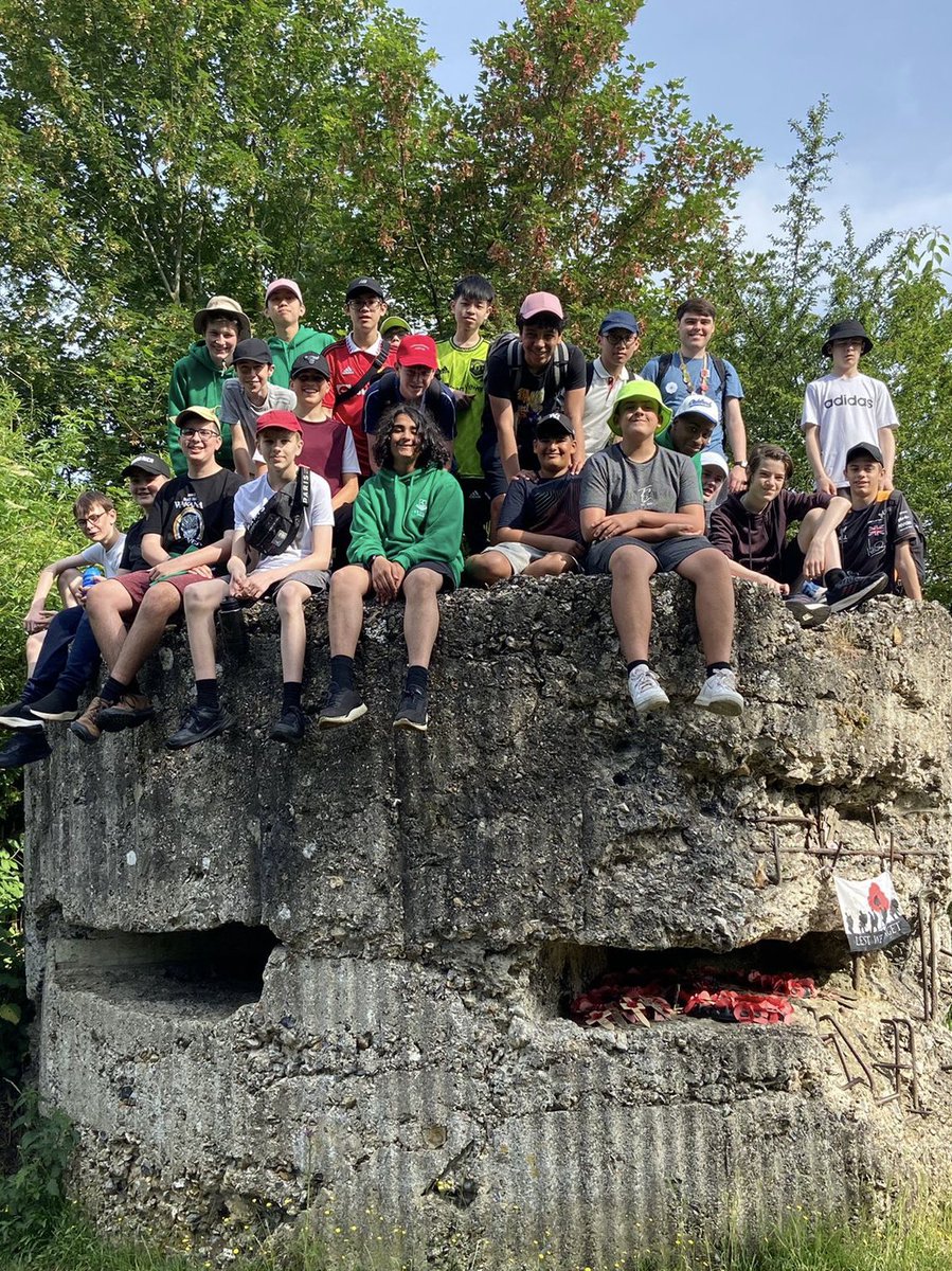 verulam_history's tweet photo. Bayernwald, Passchendaele Memorial Museum, show and tell, Zonnebeke to Tyne Cot Cemetery &amp; Langermarck Cemetery. At Tyne Cot, student Charlie paid his respect to his relative, Selwyn Helliwell, listed on one of the missing in action columns. @AngliaTours #verulambattlefield https://t.co/HY1jY6kzbF