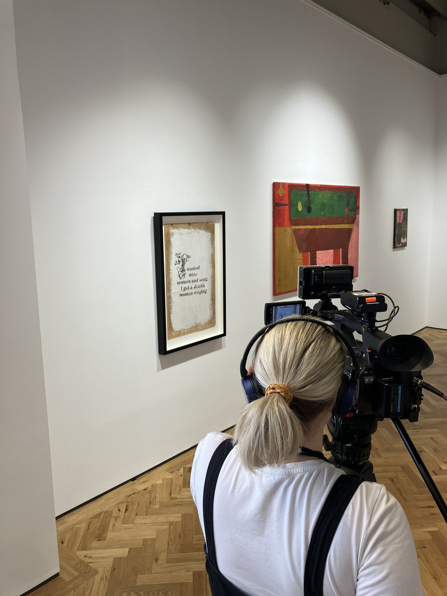 Phil_Wellbrook's tweet photo. Have half a million quid lying around? (Course you do) a #Banksy art piece is up for sale at a St Helier gallery 🌇

The first time an original piece by the unnamed artist is selling in the Channel Islands 💵

Watch on @ITVChannelTV 
👉🏼 https://t.co/8UpeAwojKY https://t.co/7USRteTBe8