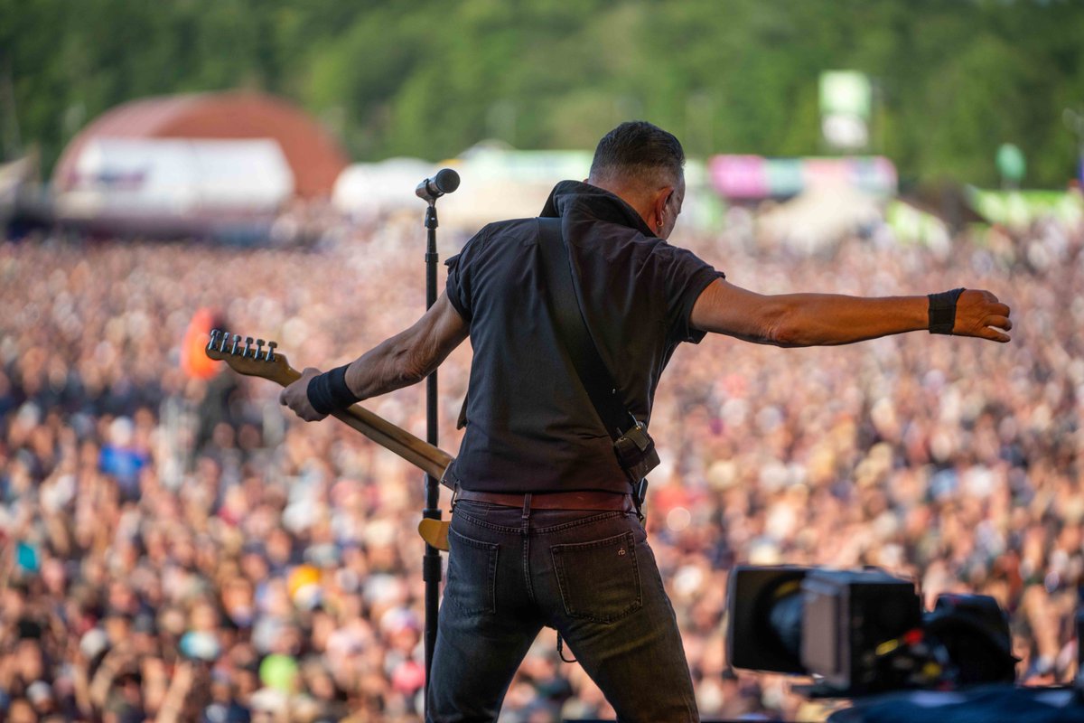 springsteen tweet picture