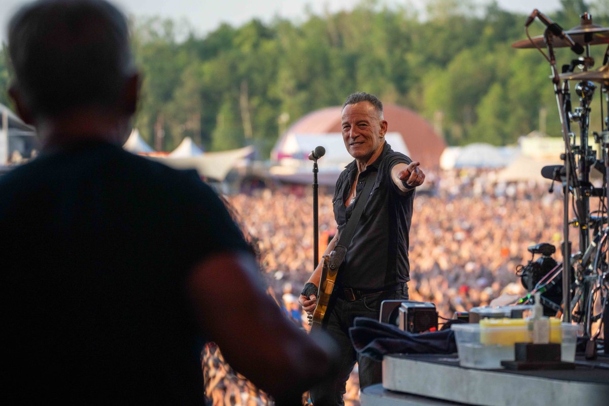 springsteen tweet picture