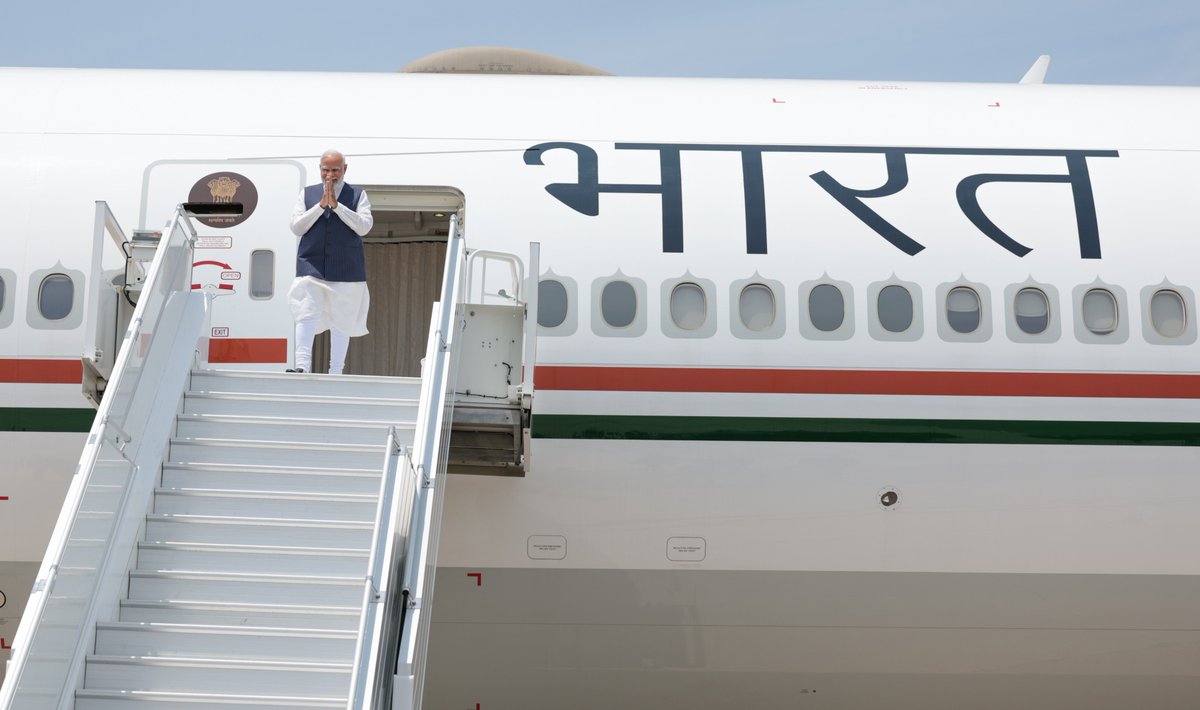 PMOIndia's tweet photo. PM @narendramodi arrived in New York City a short while ago. 

He will take part in a host of programmes, including interaction with several thought leaders as well as the International Day of Yoga celebrations at @UN headquarters. https://t.co/Py3gEaO6gH