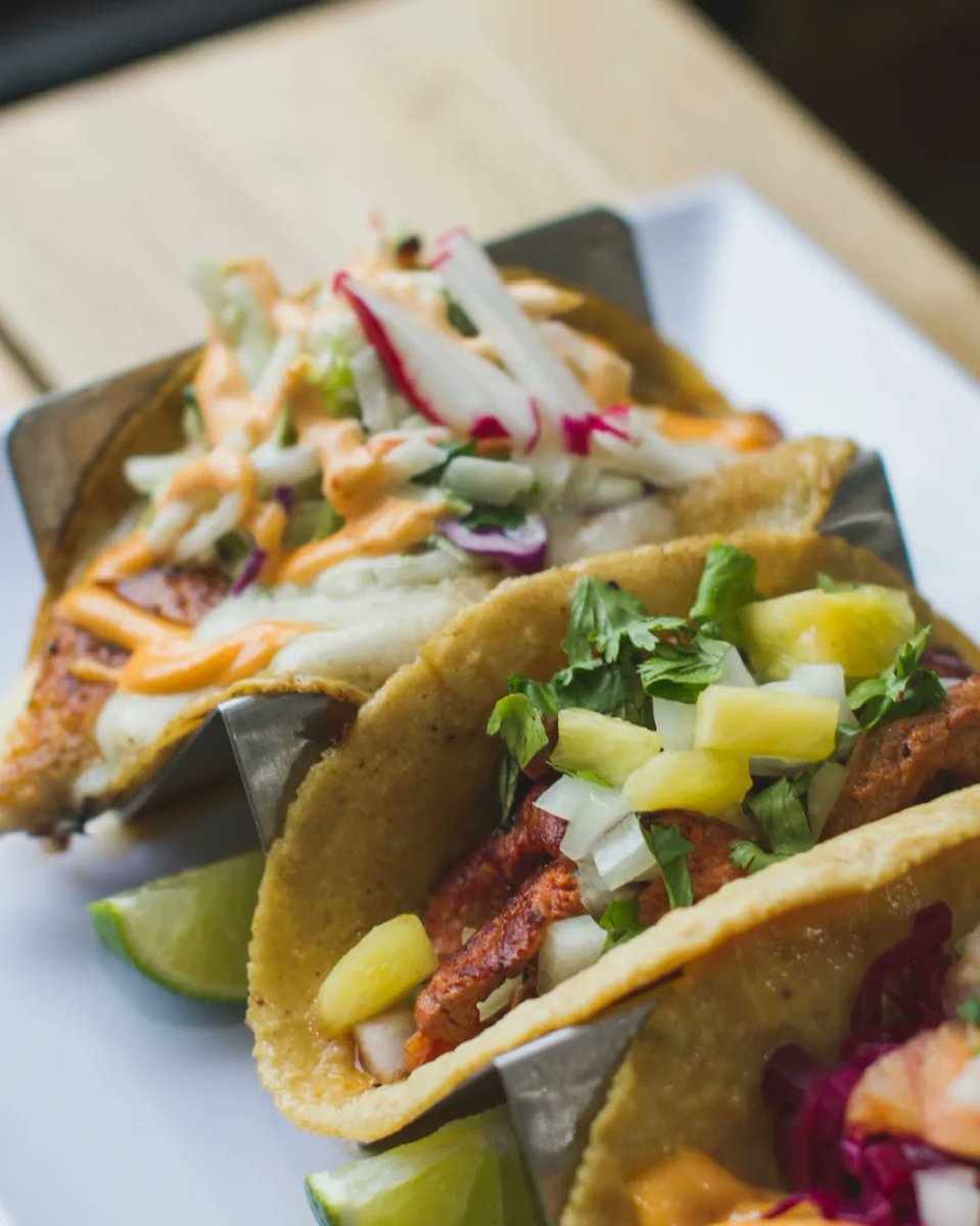 tatastacos's tweet photo. โจ At #TatasTacos, you can enjoy a joyful atmosphere ๐, delicious tacos ๐ฎ, and exceptional hospitality 365 days a year ๐ค. For us, #YellowDay is every day! โจ
#ChicagoFoodScene #ChicagoLocal https://t.co/XfwrkqQ9Vu