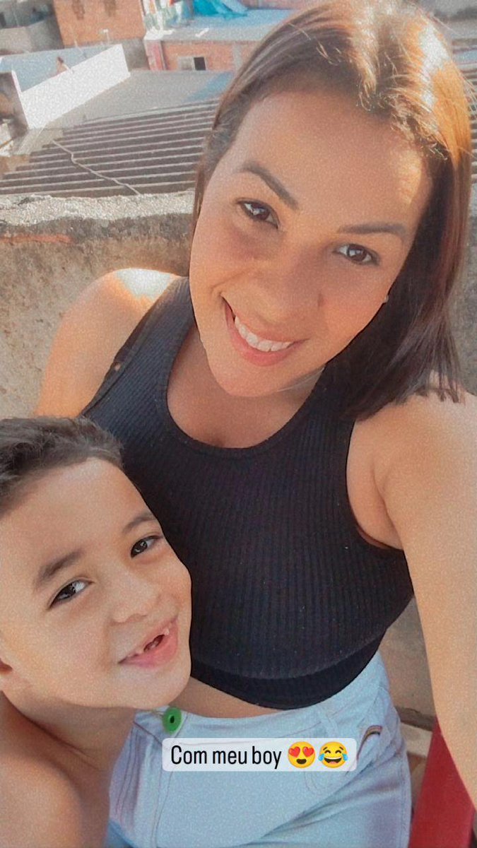 Meu dono 😂 Não me deixa fazer nada . Ainda disse que eu não posso arrumar um amor pq eu já tenho o amor de Deus. Kkkkkkk Posso com isso?! 😂