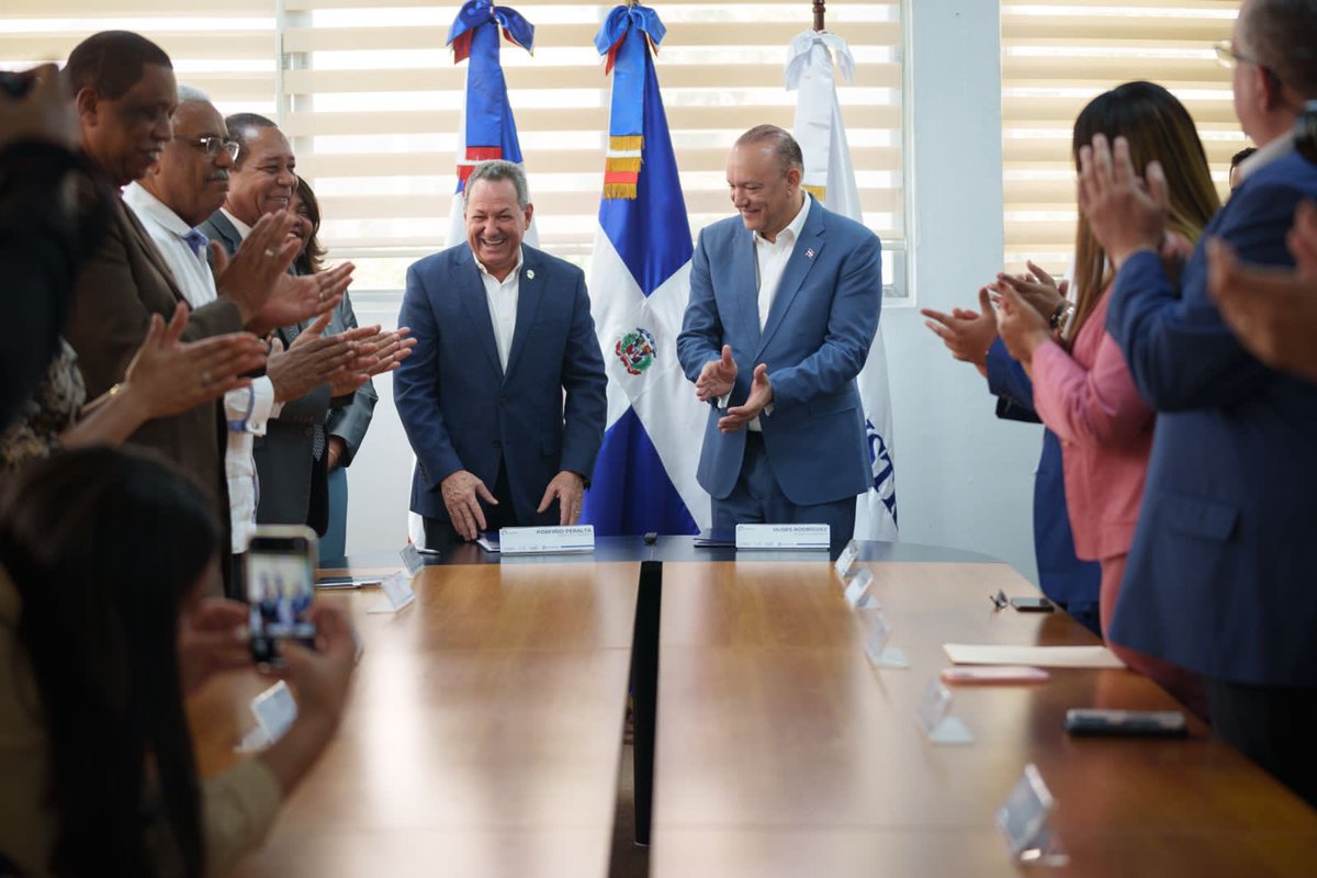 ProIndustriaRD's tweet photo. Con el objetivo de apoyar el desarrollo y la competitividad de nuevas MIPYMES en el sector industrial manufacturero, especialmente las dirigidas por mujeres, hemos firmado un convenio junto a PROMIPYME. https://t.co/6OIU2TrKIg