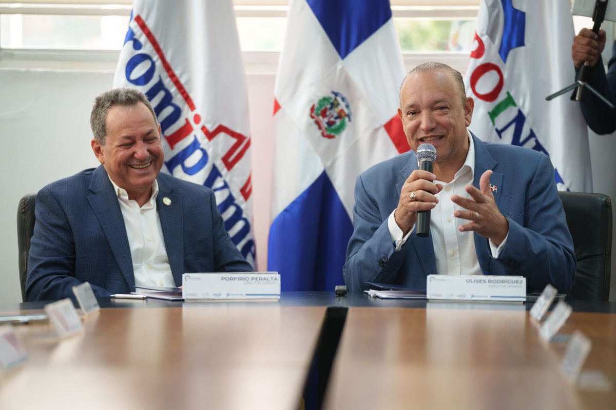ProIndustriaRD's tweet photo. Con el objetivo de apoyar el desarrollo y la competitividad de nuevas MIPYMES en el sector industrial manufacturero, especialmente las dirigidas por mujeres, hemos firmado un convenio junto a PROMIPYME. https://t.co/6OIU2TrKIg