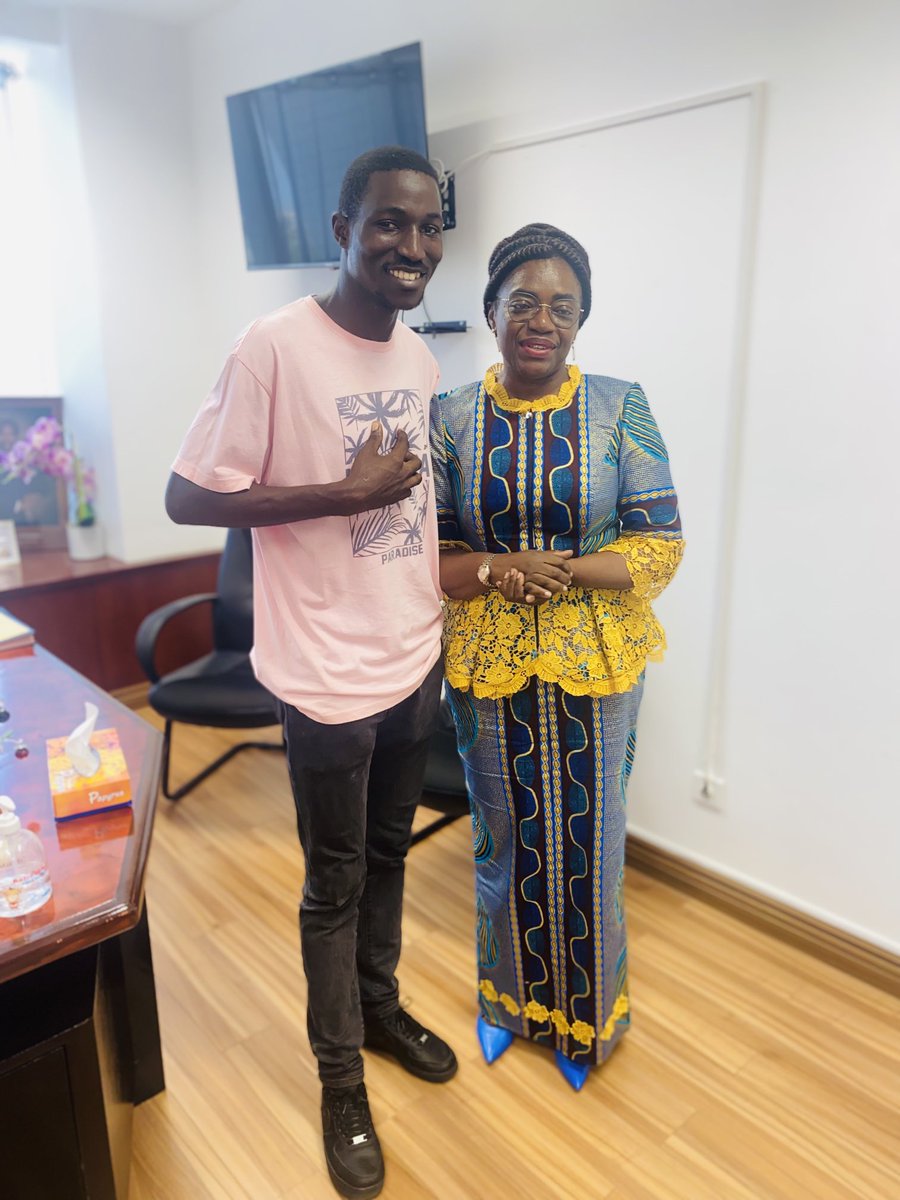 HubersonBJ's tweet photo. Avec cette haute personnalité pour échanger sur les questions environnementales ♻️🌟👍
#climato-defenseurs #Unicef #Pnudgabon #ONG DDB https://t.co/HQw42IWouu