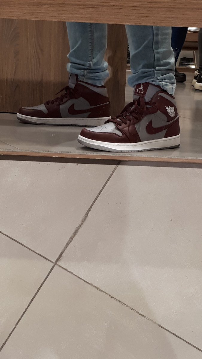 𝙊𝙁𝙁: Look my shooes!