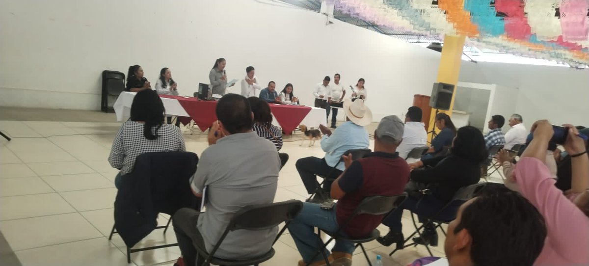 IAIMO_GobOax's tweet photo. El día de hoy se lleva acabo la capacitación a autoridades municipales en Tejupam, con el fin de designar a los enlaces que serán quienes sean el canal de comunicación entre los municipios y el #IAIMO.

#UnPuebloTransformandoSuHistoria https://t.co/CTJLsWdYPd