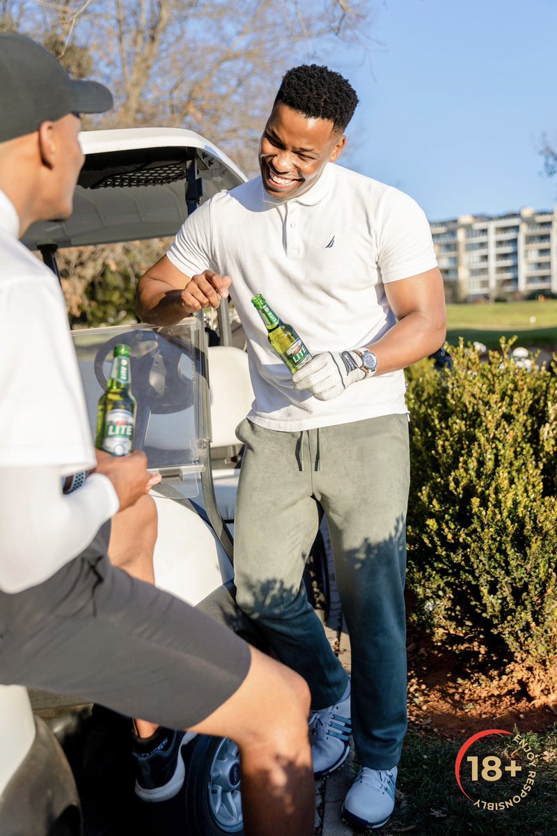 AnelePapu's tweet photo. We stepped out to catch some winter sun and ease back into a balanced Lifestyle @castlelitesa #ItsALiteStyle https://t.co/3KGCbLXiwO