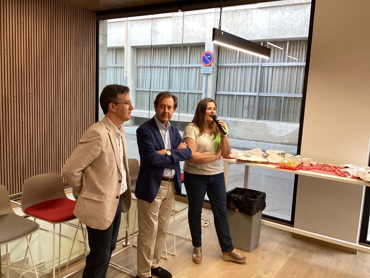 cateb_barcelona's tweet photo. Avui inaugurem la nova seu de l’Alt Penedès Garraf amb Francisco Romero, alcalde de Vilafranca, Celestí Ventura, president del Cateb i Meritxell Bosch, delegada a Vilfranca. Obrim portes en un acte molt il.lusionant al c. de Cal Bolet, 4. https://t.co/KGoCwoJ2yp