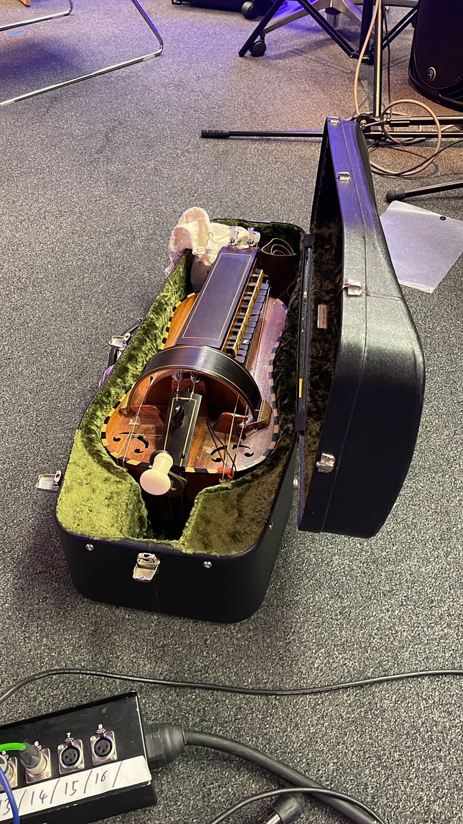 Hurdygurdy in the room!! It will be played by Jem Finer!! Also on the show: Alasdair Roberts, Elliot Page, Simon Schama, Aviva Dautch and Gillian Darley on the late Sir Michael Hopkins. Join us on Front Row at 7:15.