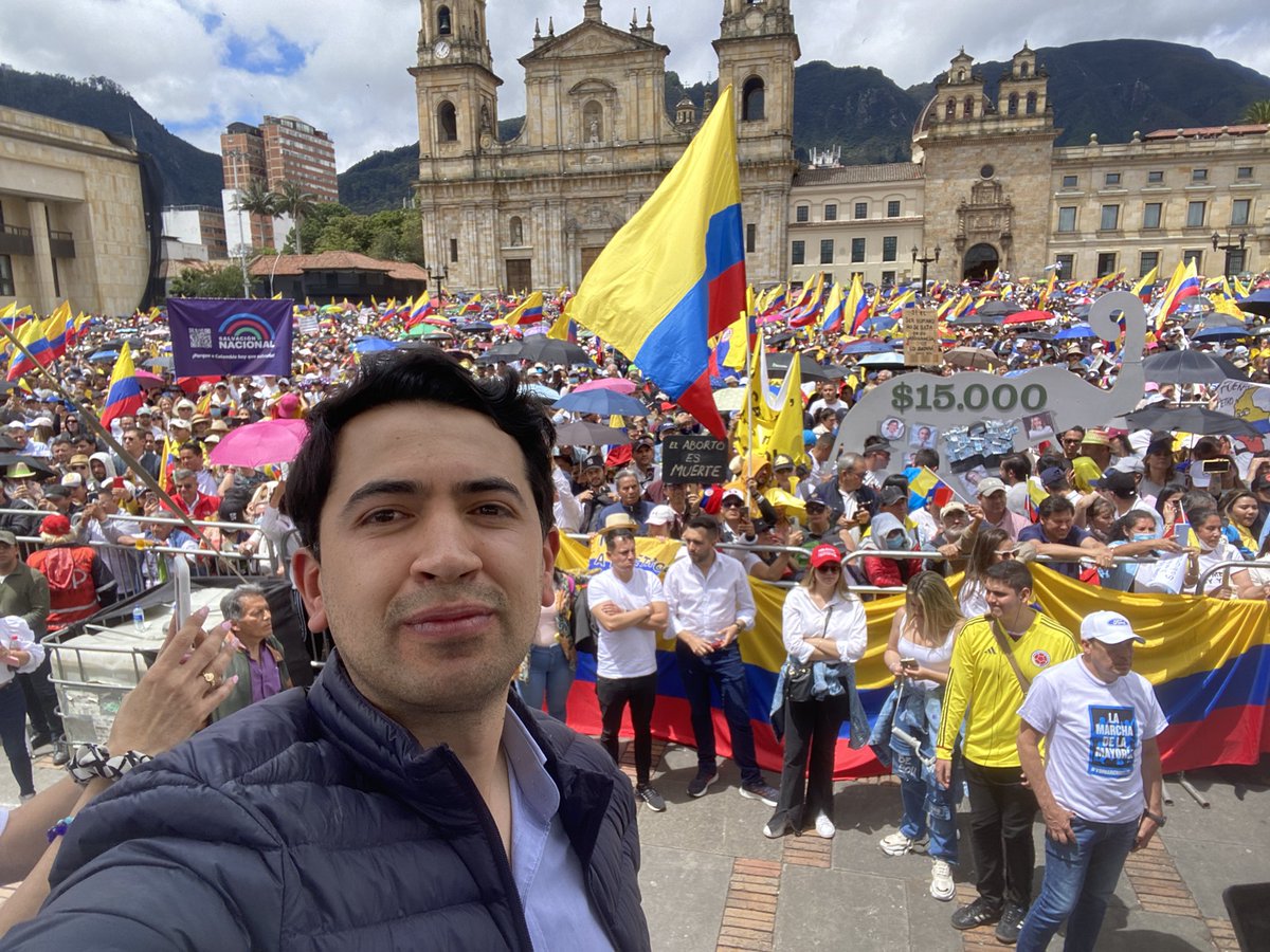 Danielbricen's tweet photo. Bogotá. Una marcha sin contratistas ni funcionarios públicos obligados.

Todos a una voz en contra del mal gobierno de Gustavo Petro.

#TodosALaCalle20J #LaMarchaDeLaMayoria https://t.co/Gu6Ogp9H8n