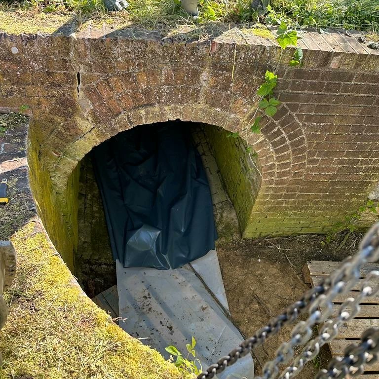 SWDSLTD1's tweet photo. Cracking work completed by one of our crews in the picturesque town of Saxmundham in Suffolk today. 1500mm liner insulation was installed into a brick culvert underneath the railway. #drainagesolutions  #lining #expertise #teamwork https://t.co/hCVFuH7aEb