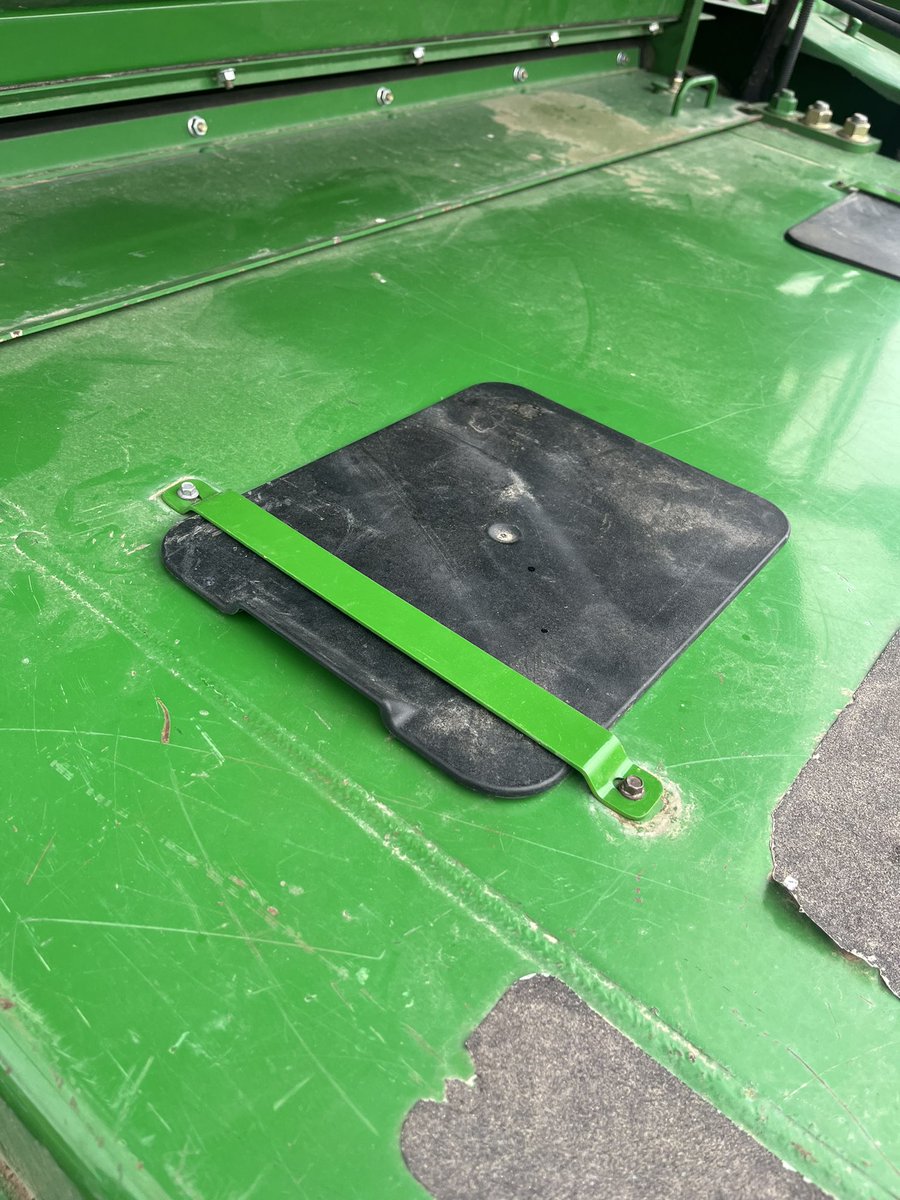 TRReapers's tweet photo. Tired of loosing these little black covers and the little tabs that hold them on. https://t.co/nfE7Nx6RPX