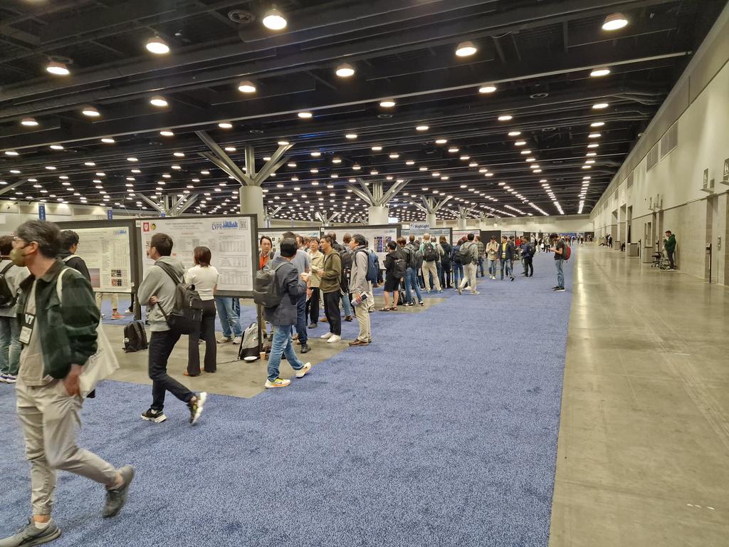 Loving the first poster session at <a href="/CVPR/">#CVPR2026</a> on an EPIC SCALE