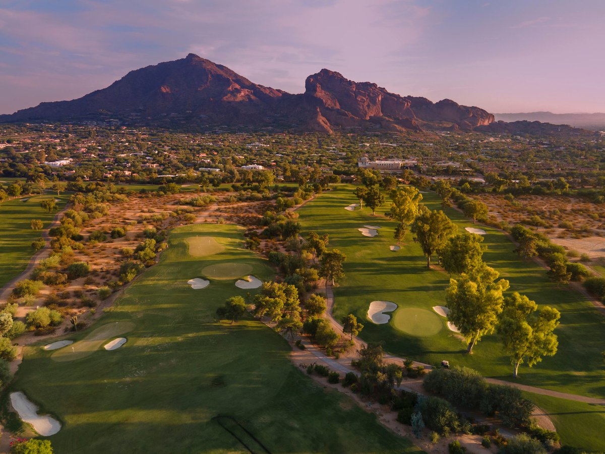 Paradise Valley is located just minutes from breathtaking golf courses, set amidst rolling fairways, mountain foothills, and Arizona skies. It's truly a golfer's paradise. #paradisevalley #golftwitter #paradisevalleyrealestate #SilverSkyPV