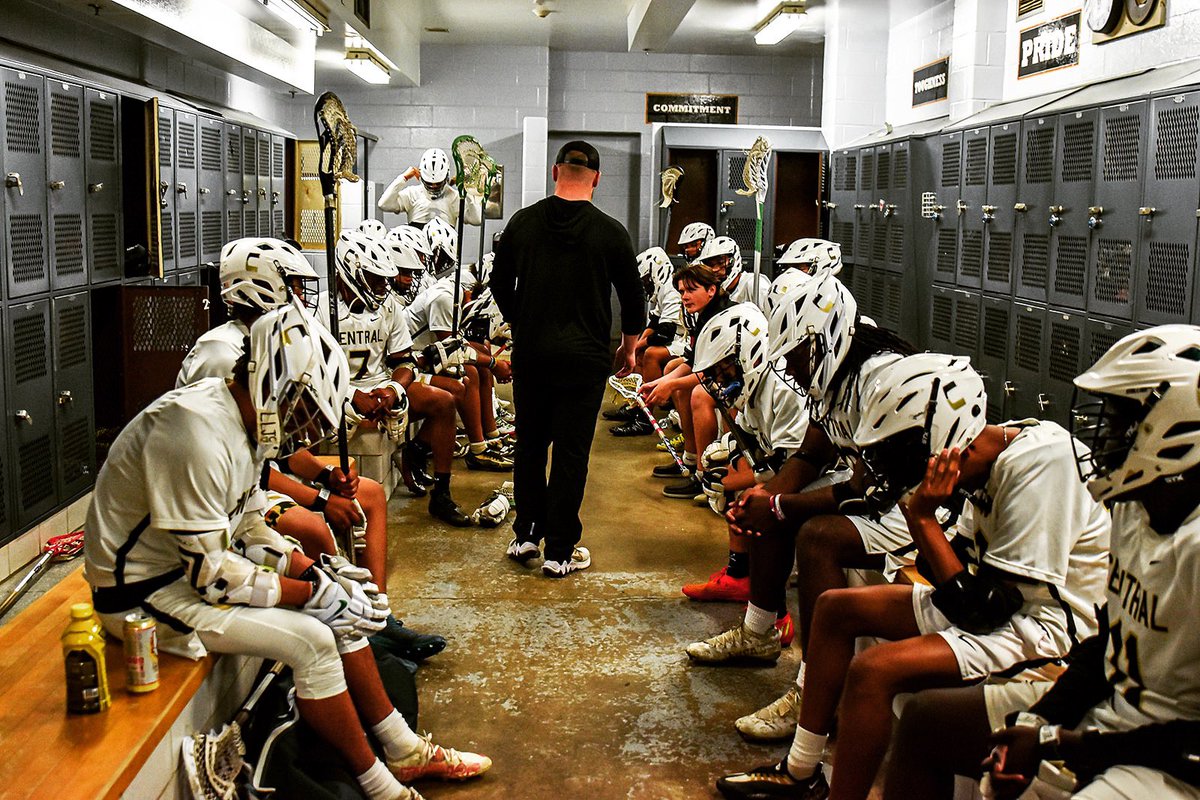 ASSISTANT COACH NEEDED

Unfortunately, our assistant coach moved back east with his family, so we are looking for a new assistant coach.

This is a paid, full-time position. Please DM us for more details or if you are interested in an opportunity to coach at Springfield Central.